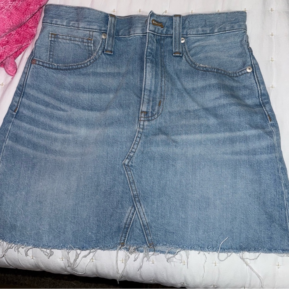 Denim skirt from madewell, in great condition, barely worn